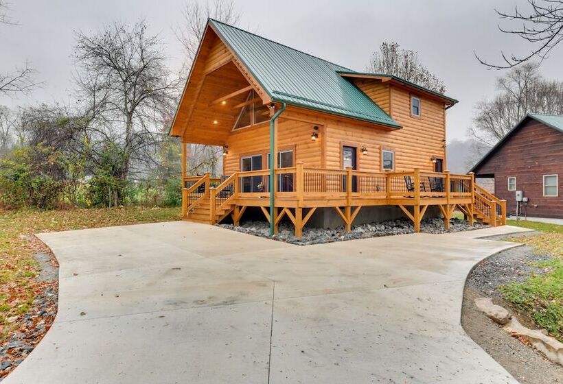 Dtwn Maggie Valley Cabin Near Blue Ridge Parkway!