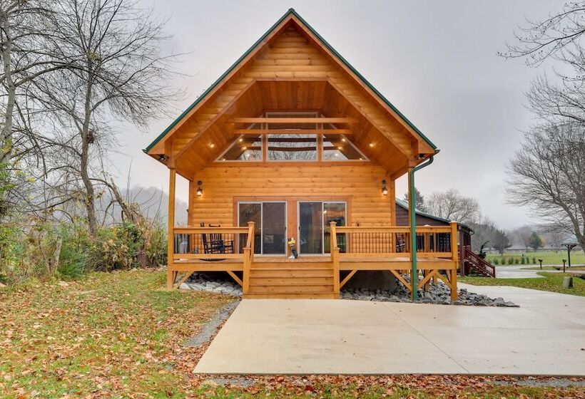 Dtwn Maggie Valley Cabin Near Blue Ridge Parkway!