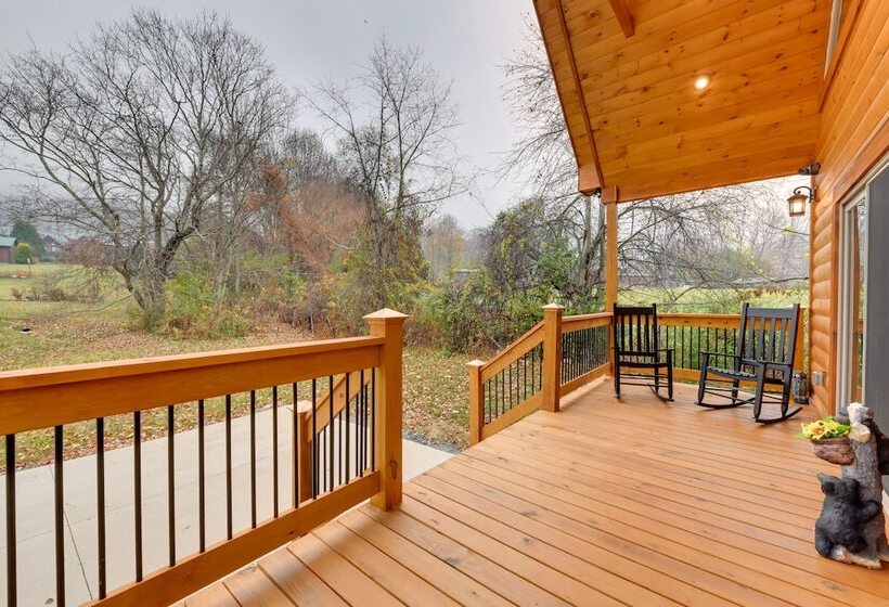 Dtwn Maggie Valley Cabin Near Blue Ridge Parkway!