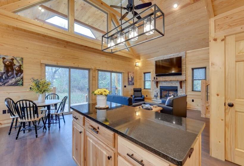 Dtwn Maggie Valley Cabin Near Blue Ridge Parkway!