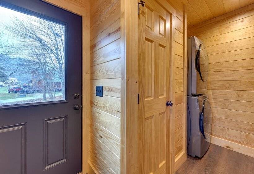 Dtwn Maggie Valley Cabin Near Blue Ridge Parkway!