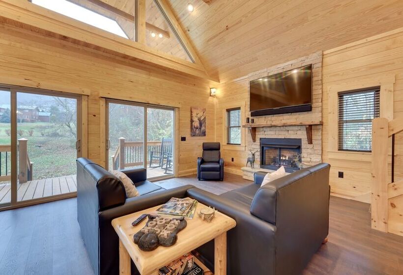 Dtwn Maggie Valley Cabin Near Blue Ridge Parkway!