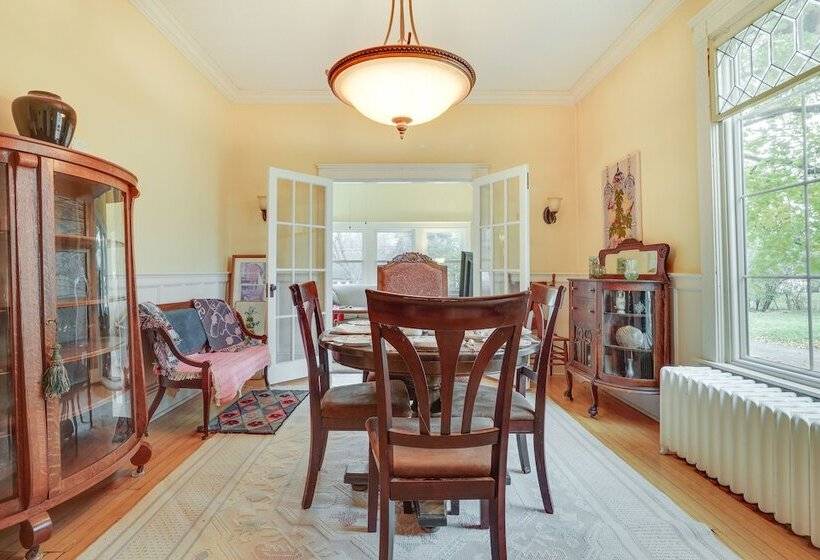 Eau Claire Retreat: Close To Chippewa Riverfront!