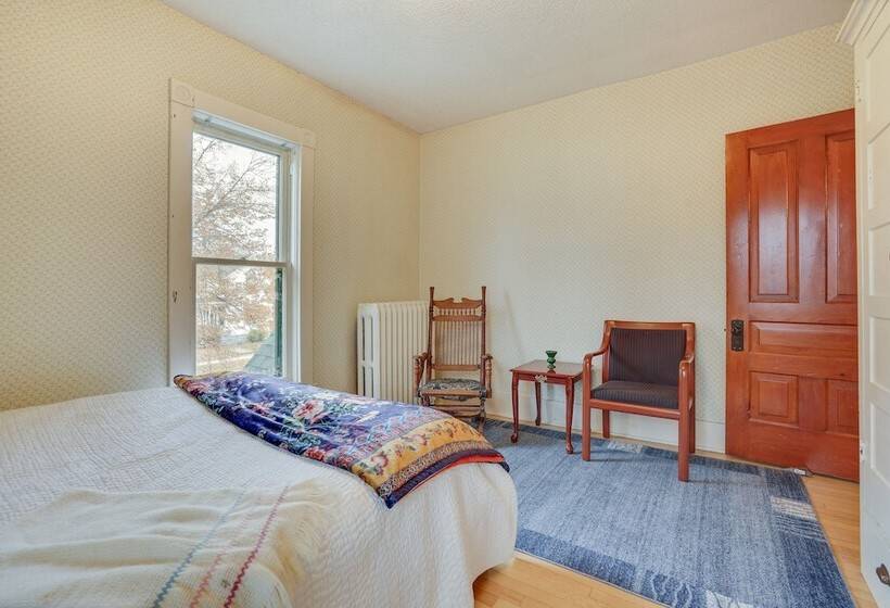 Eau Claire Retreat: Close To Chippewa Riverfront!