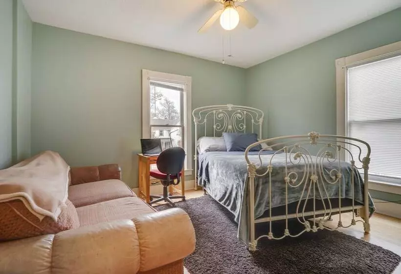 Eau Claire Retreat: Close To Chippewa Riverfront!