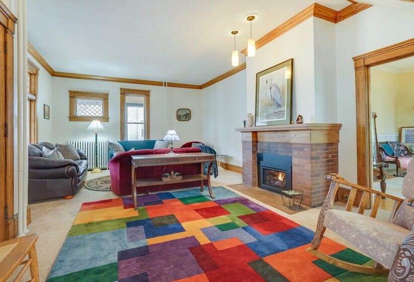 Eau Claire Retreat: Close To Chippewa Riverfront!