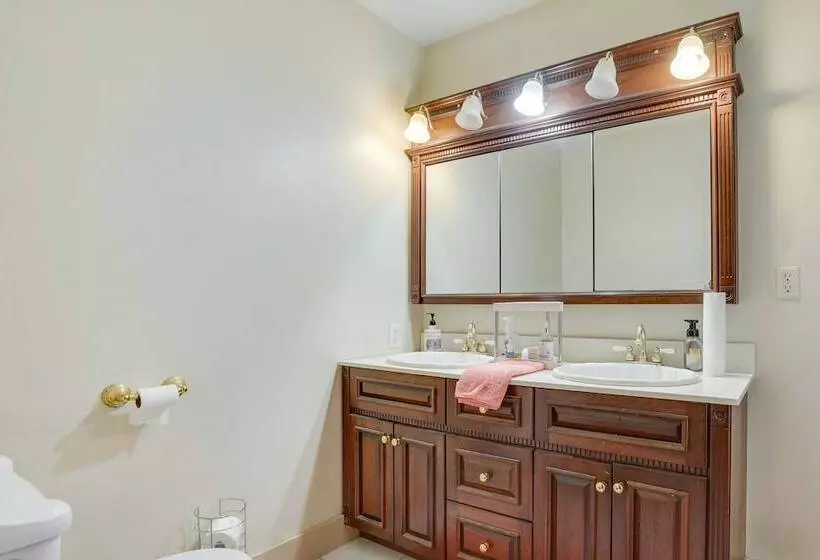 Eau Claire Retreat: Close To Chippewa Riverfront!