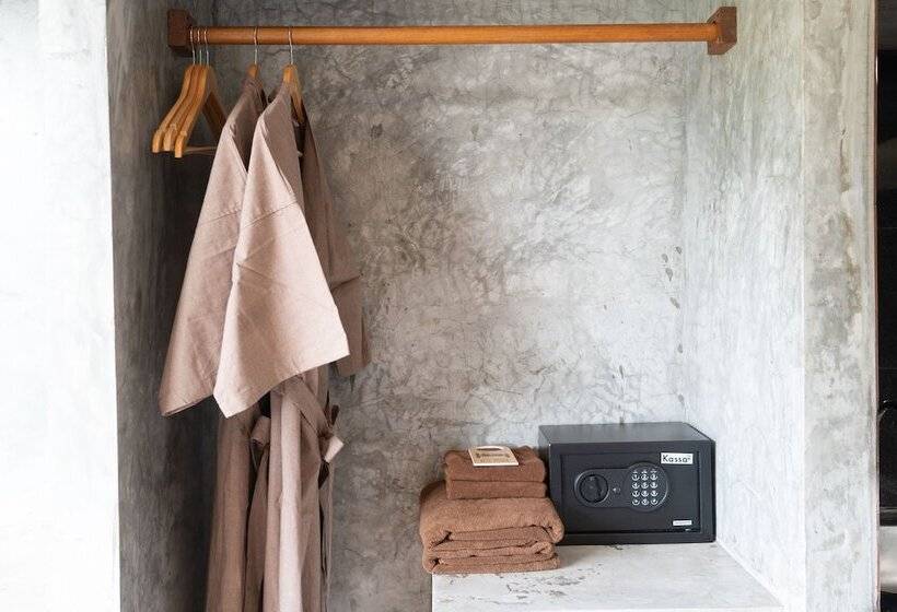 هتل Anodard Phuket