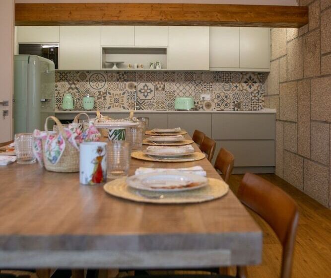 هتل Constance House