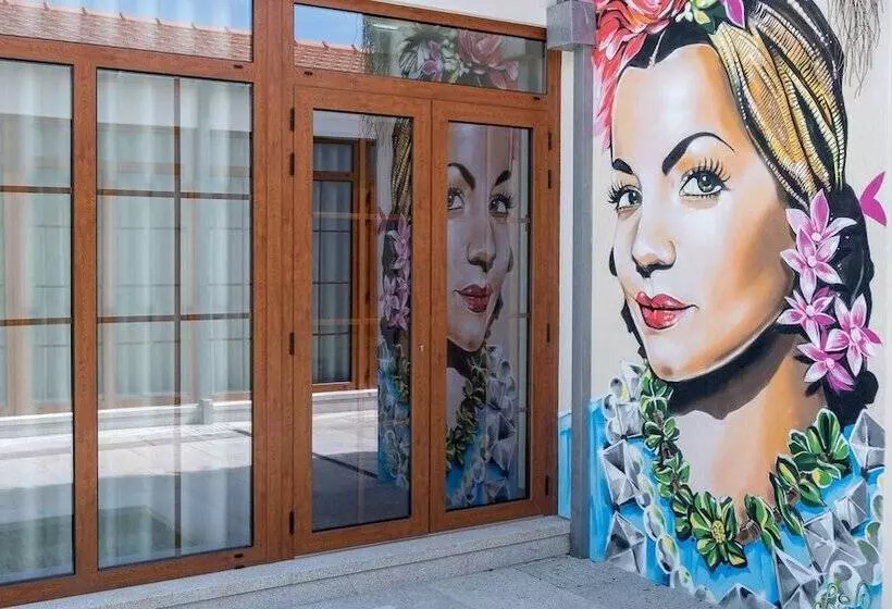 ホテル Constance House