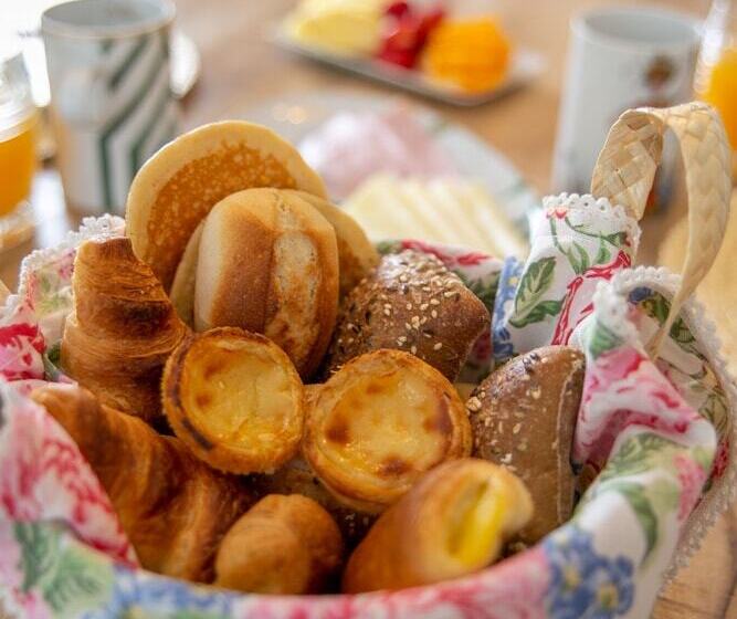 هتل Constance House