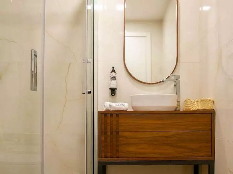 ホテル Constance House