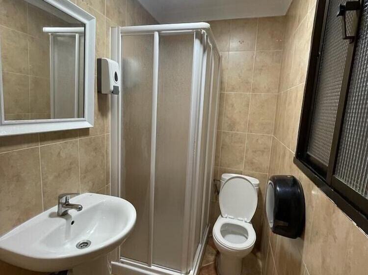 هتل Hostal La Campiña