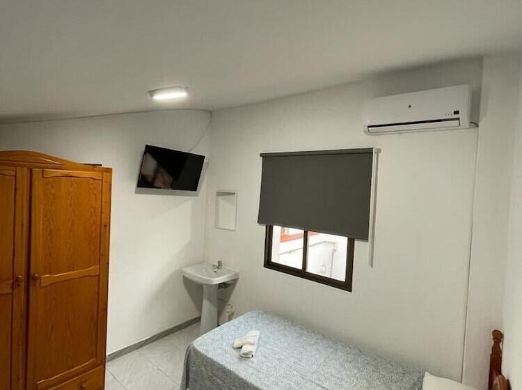 هتل Hostal La Campiña