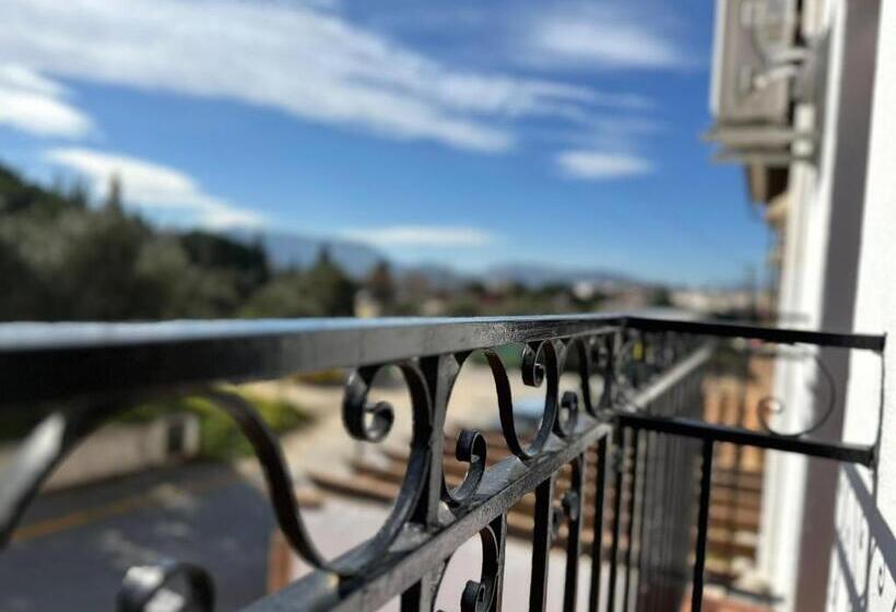 هتل Hostal La Campiña