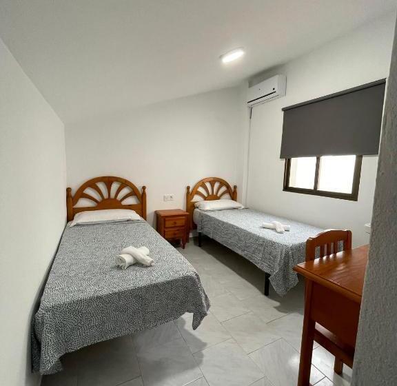 هتل Hostal La Campiña