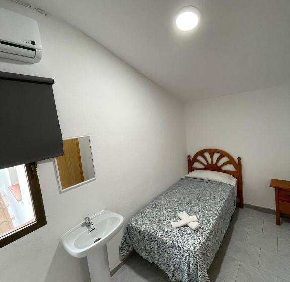 هتل Hostal La Campiña