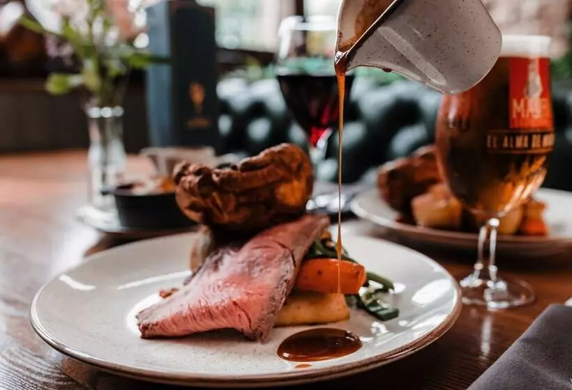 Hotelli The Ashford Arms