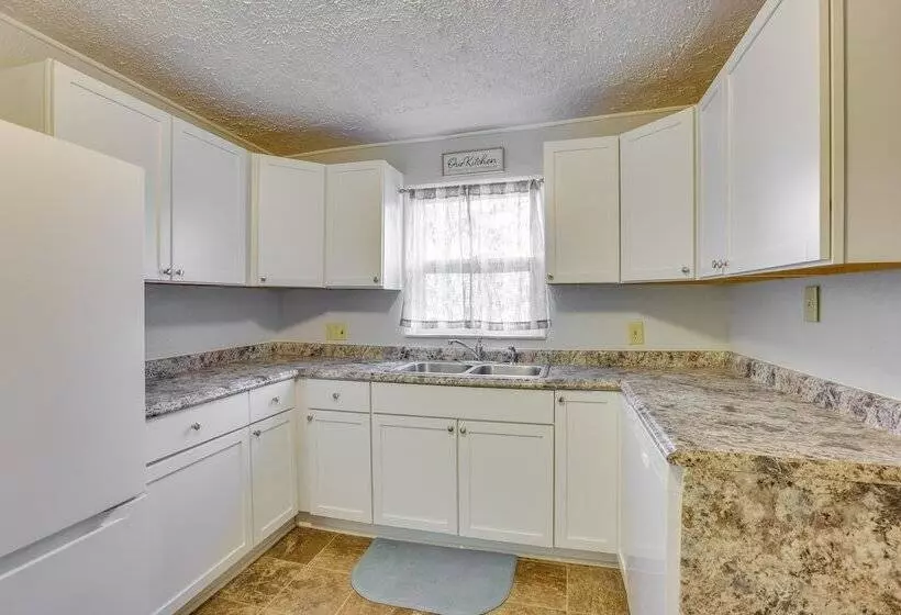 3 Mi To Golf   Beatrice Vacation Home!