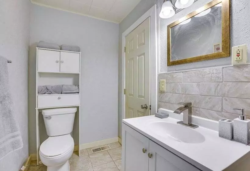 3 Mi To Golf   Beatrice Vacation Home!