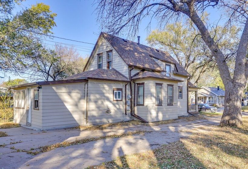 3 Mi To Golf Beatrice Vacation Home!