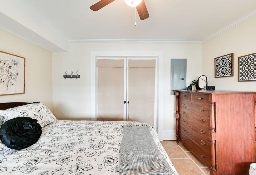 Lakefront Landrum Home W/ Deck, Fire Pit & Kayaks!