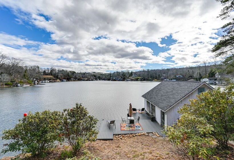 Lakefront Landrum Home W/ Deck, Fire Pit & Kayaks!