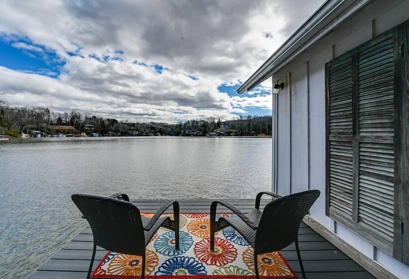 Lakefront Landrum Home W/ Deck, Fire Pit & Kayaks!