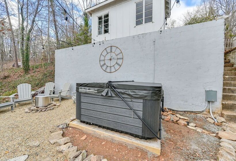 Lakefront Landrum Home W/ Deck, Fire Pit & Kayaks!