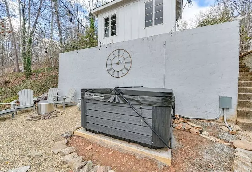 Lakefront Landrum Home W/ Deck, Fire Pit & Kayaks!
