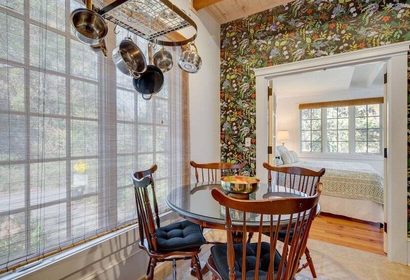 Lakefront Landrum Home W/ Deck, Fire Pit & Kayaks!