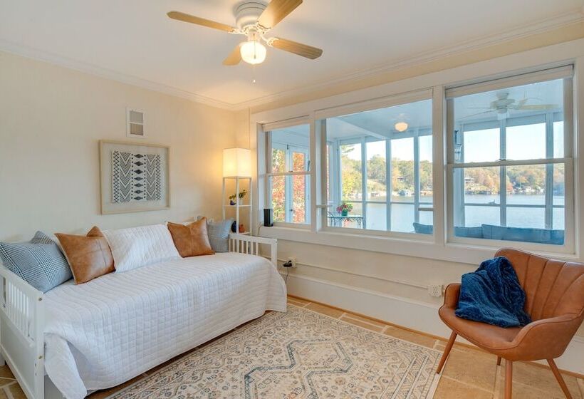 Lakefront Landrum Home W/ Deck, Fire Pit & Kayaks!