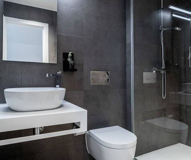 Limehome Sevilla Calle Granada