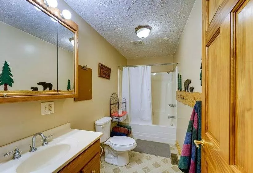 Oswegatchie River Cabin W/ Kayaks + Fire Pit!