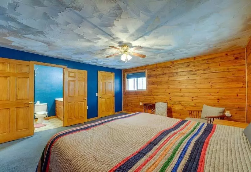 Oswegatchie River Cabin W/ Kayaks + Fire Pit!