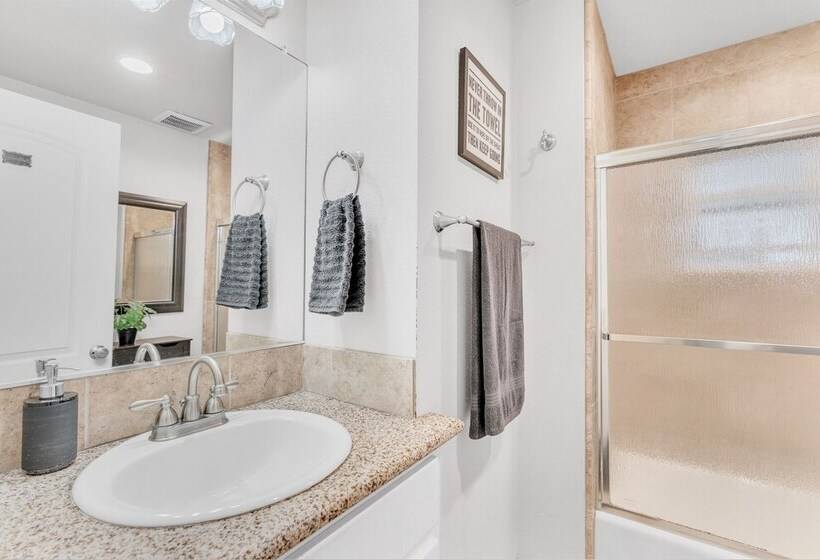 膳宿费 Tropical Paradise