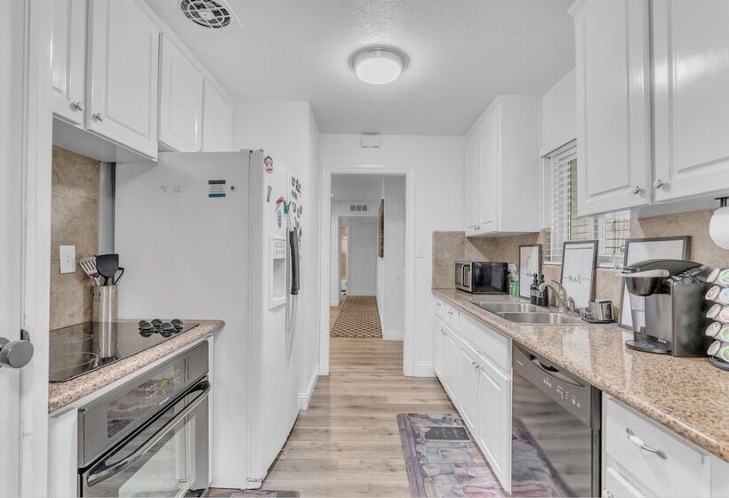 膳宿费 Tropical Paradise