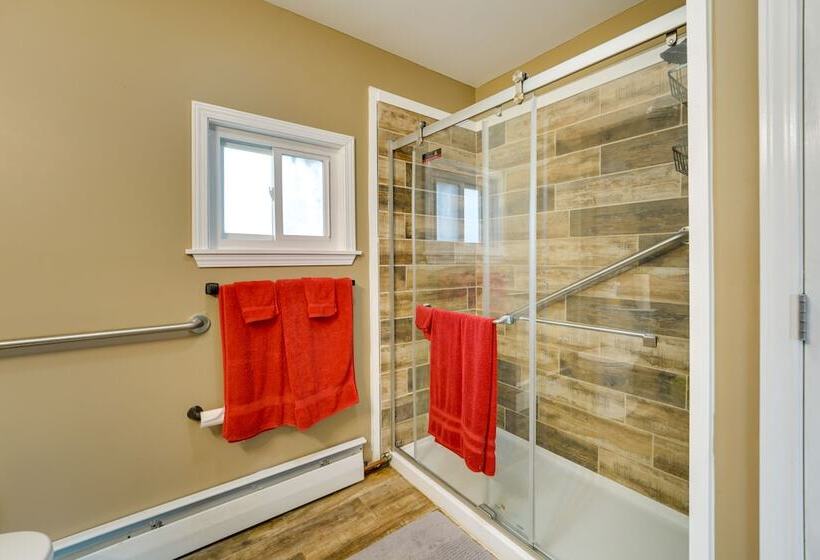 Quiet Country Home By Shay Lake!