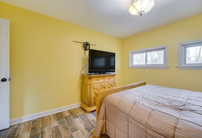 Quiet Country Home By Shay Lake!