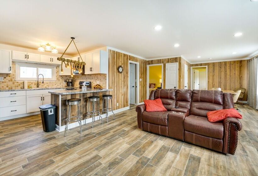 Quiet Country Home By Shay Lake!