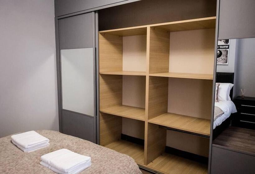 Резиденция Stay Comfortable Close To City Centre 4 Bed House!