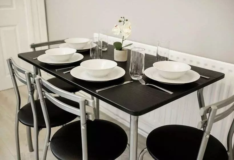 Residenssi Stay Comfortable Close To City Centre 4 Bed House!