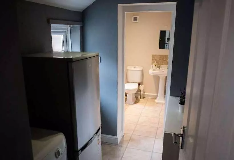 Residenssi Stay Comfortable Close To City Centre 4 Bed House!