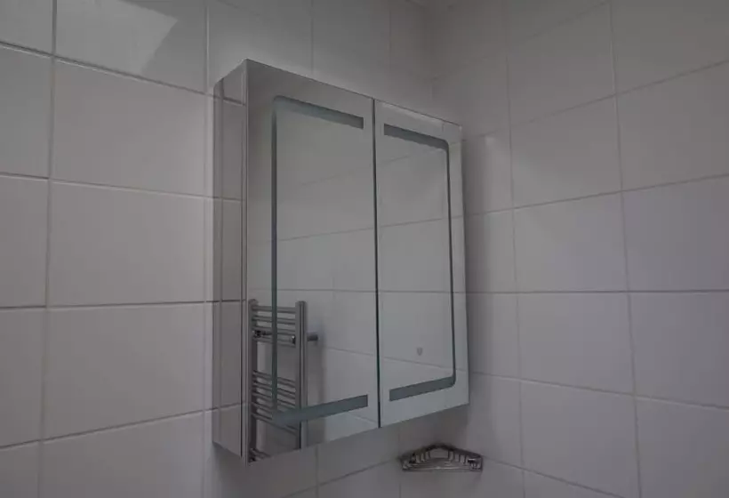 اقامتگاه London   4 Beds   Garden   Pet Friendly