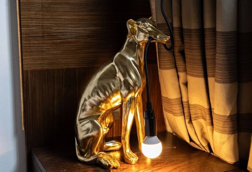 اقامتگاه London   4 Beds   Garden   Pet Friendly