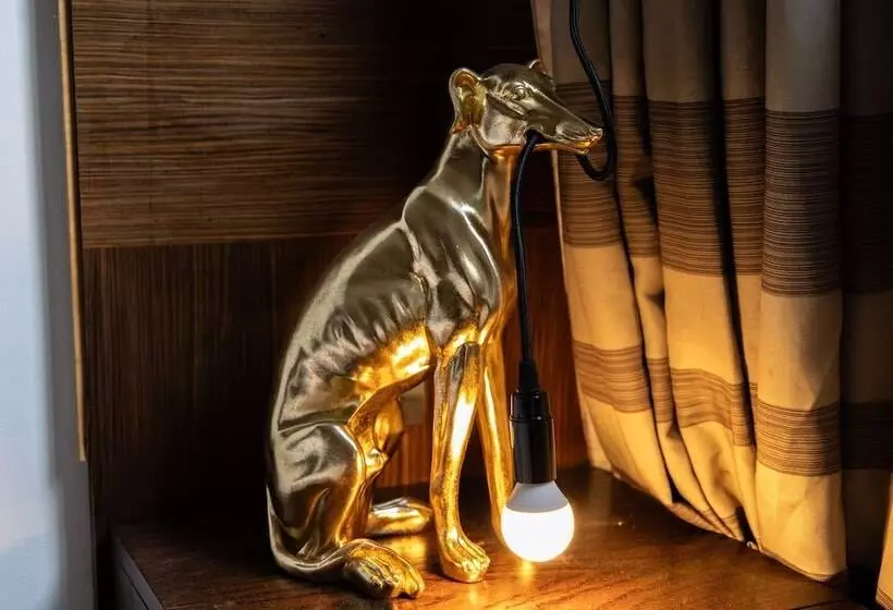 اقامتگاه London   4 Beds   Garden   Pet Friendly