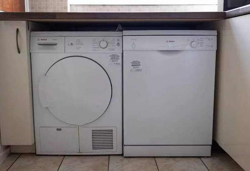 اقامتگاه London   4 Beds   Garden   Pet Friendly