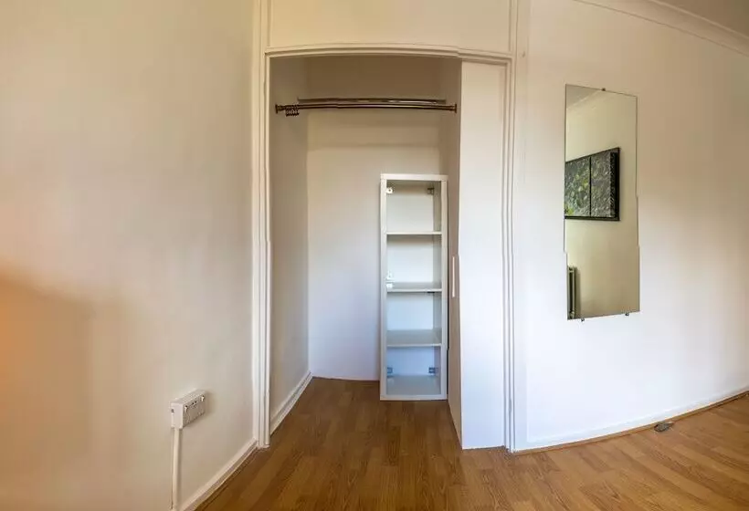 اقامتگاه London   4 Beds   Garden   Pet Friendly