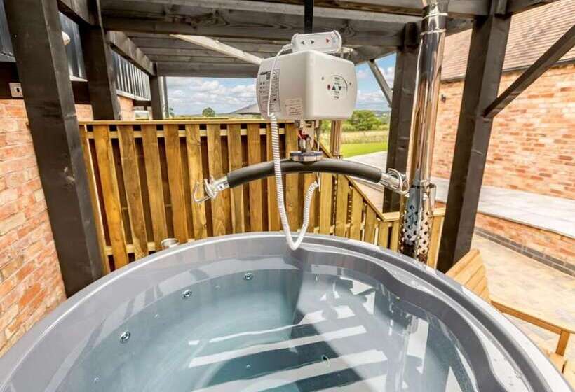 Roe Cottage, Disabled Adapted 2 Bedroom Hot Tub