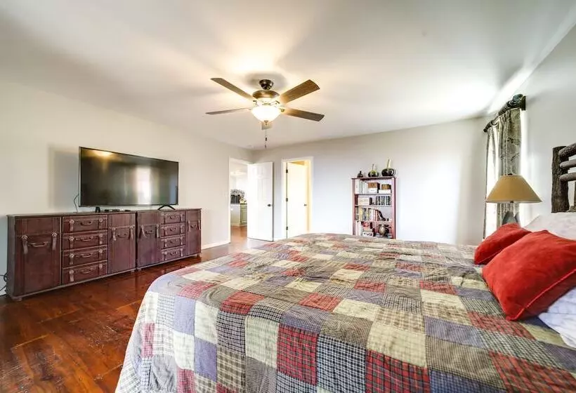 Cabin W/ Mountain Views: Near Cashiers & Highlands